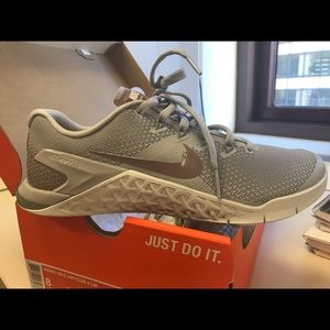 Nike Women’s Metcon 4 LM size 8